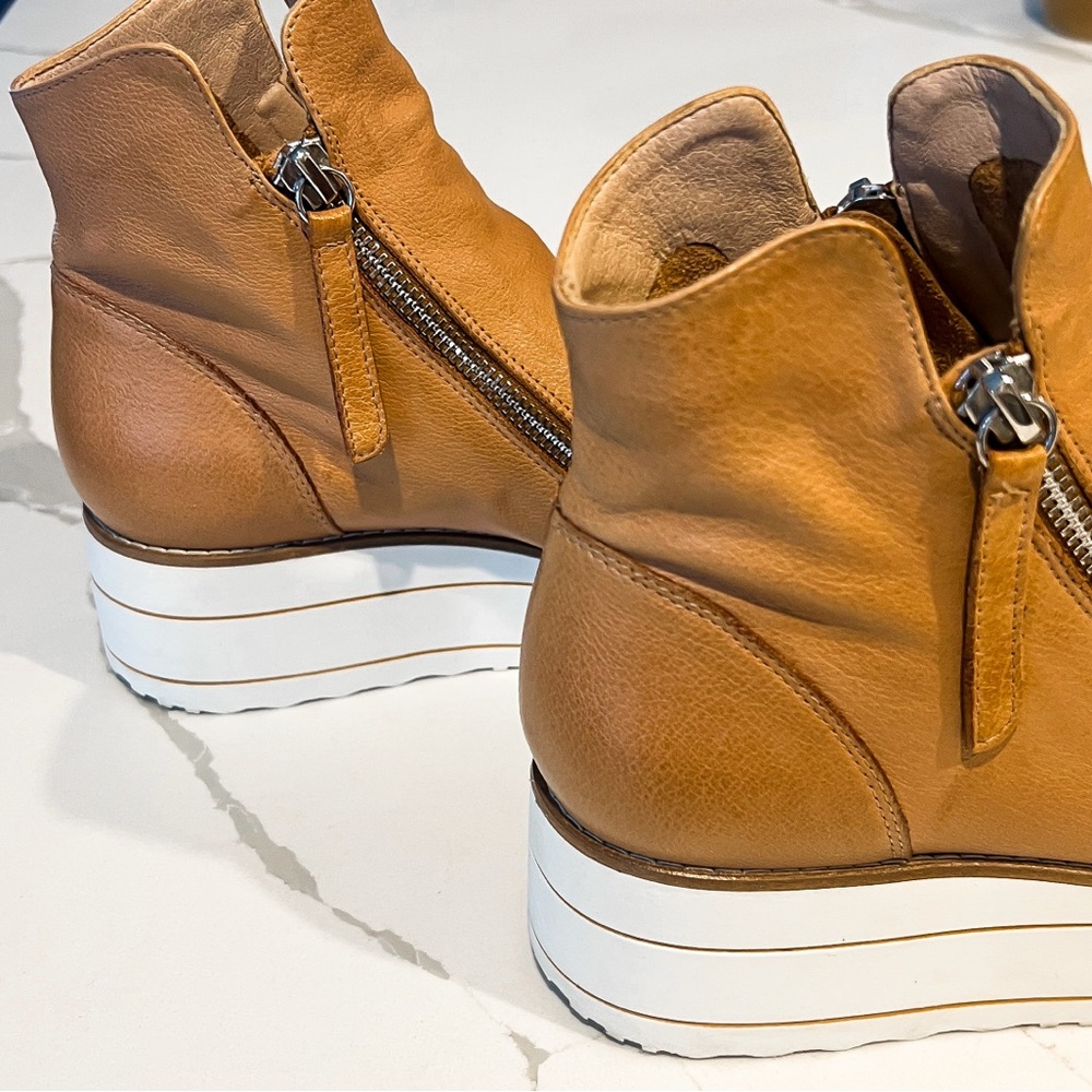 Anthropologie Silent D Nene Tan White Leather Ankle Wedge Boot EU 38 US 7 7.5 - Picture 11 of 16
